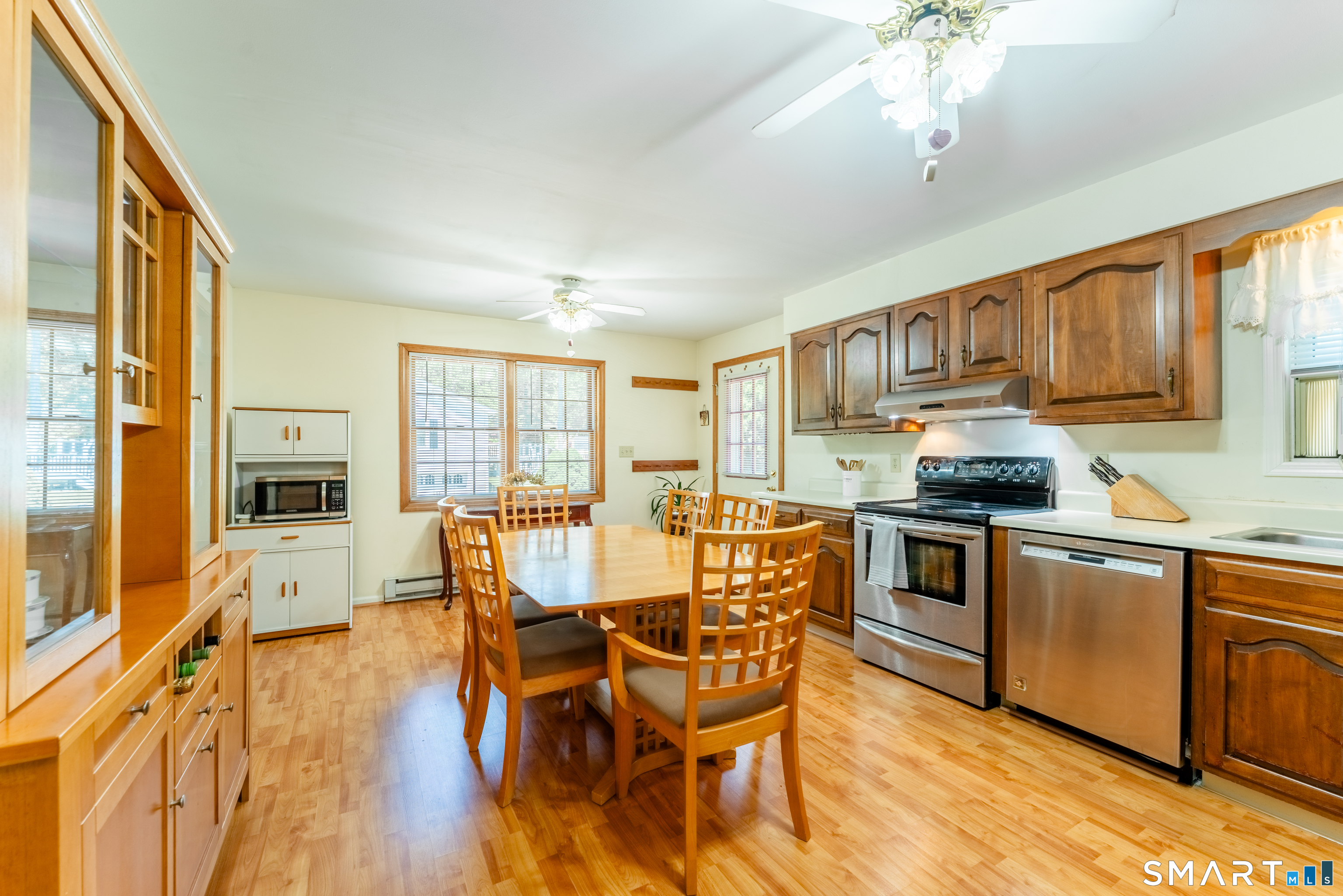 476 Noank Ledyard Road Groton, CT 06355 - Photo 15 of 37