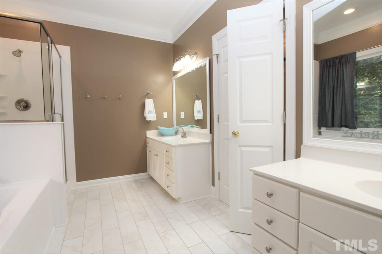 5209 Covington Bend Drive Raleigh, NC 27613 - Photo 14 of 24 Gallery Image 14