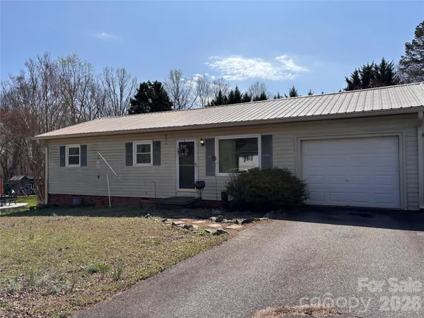 $189,900 | 5445 Glenview Drive, Hickory, NC 28602