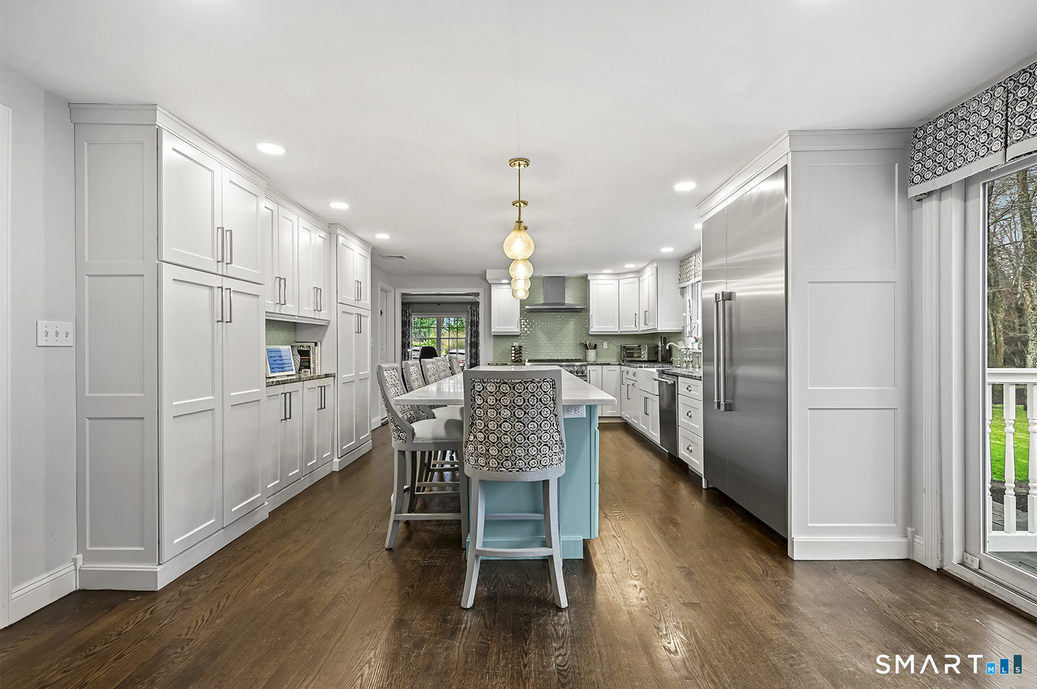 320 Warner Hill Road Fairfield, CT 06890 - Photo 12 of 40