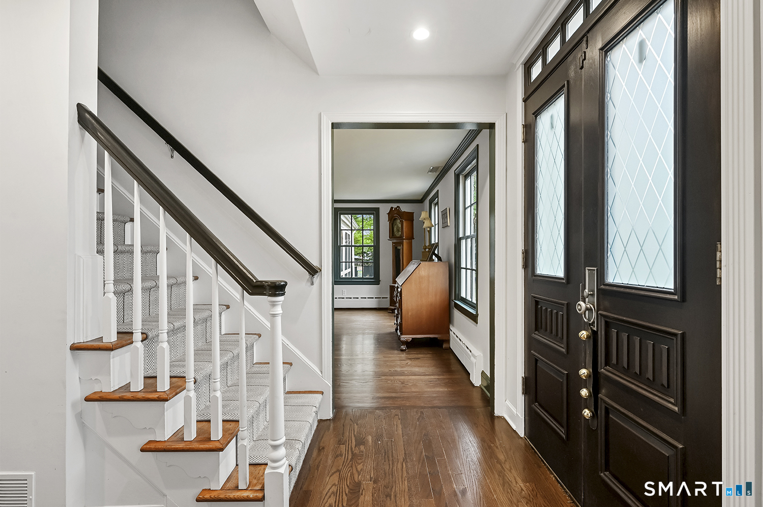 320 Warner Hill Road Fairfield, CT 06890 - Photo 3 of 40