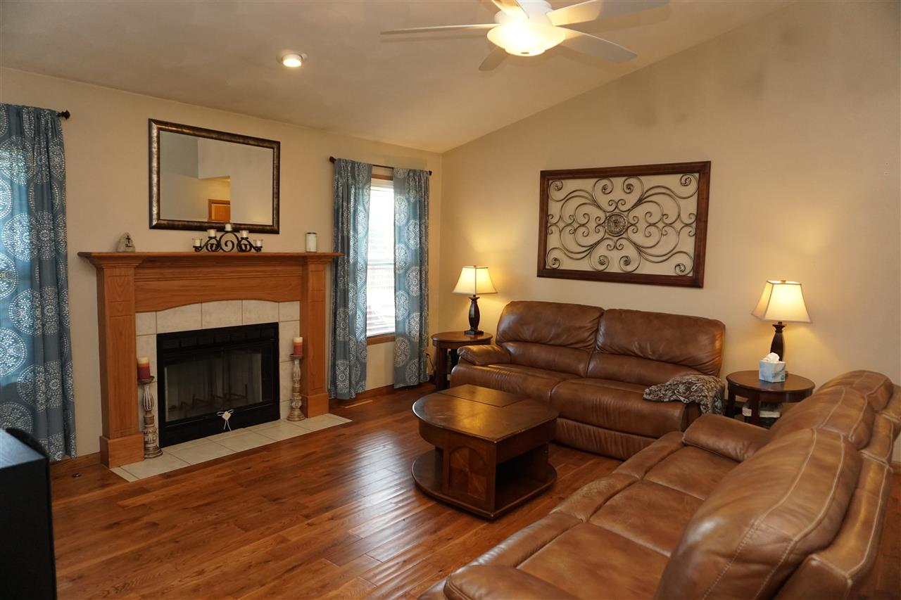 2132 Edge Rock Road Rockton, IL 61072 - Photo 2 of 19 Gallery Image 2