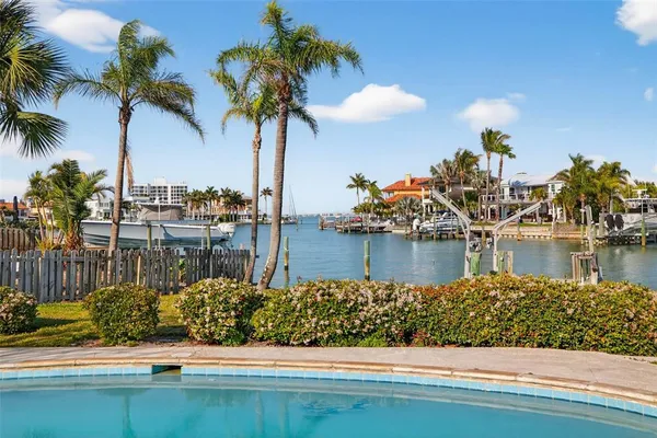 $1,650,000 | 3103 Wedgewood Drive, Belleair Beach, FL 33786