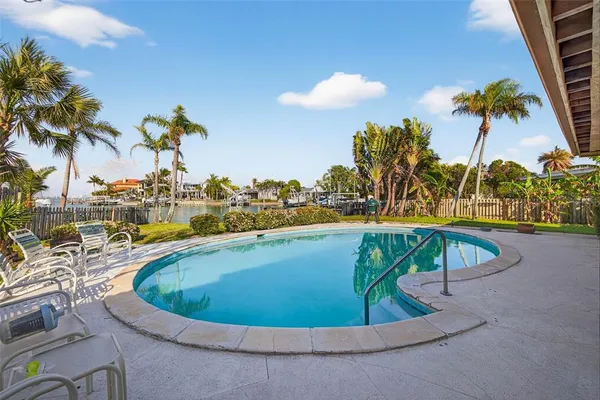 $1,650,000 | 3103 Wedgewood Drive, Belleair Beach, FL 33786