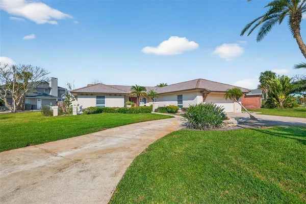 $1,650,000 | 3103 Wedgewood Drive, Belleair Beach, FL 33786
