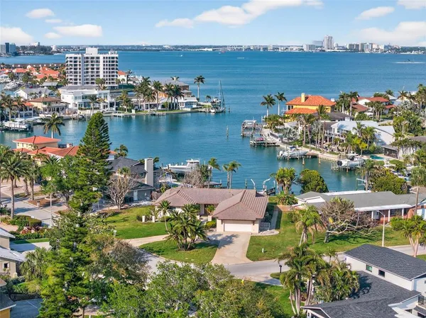 $1,650,000 | 3103 Wedgewood Drive, Belleair Beach, FL 33786