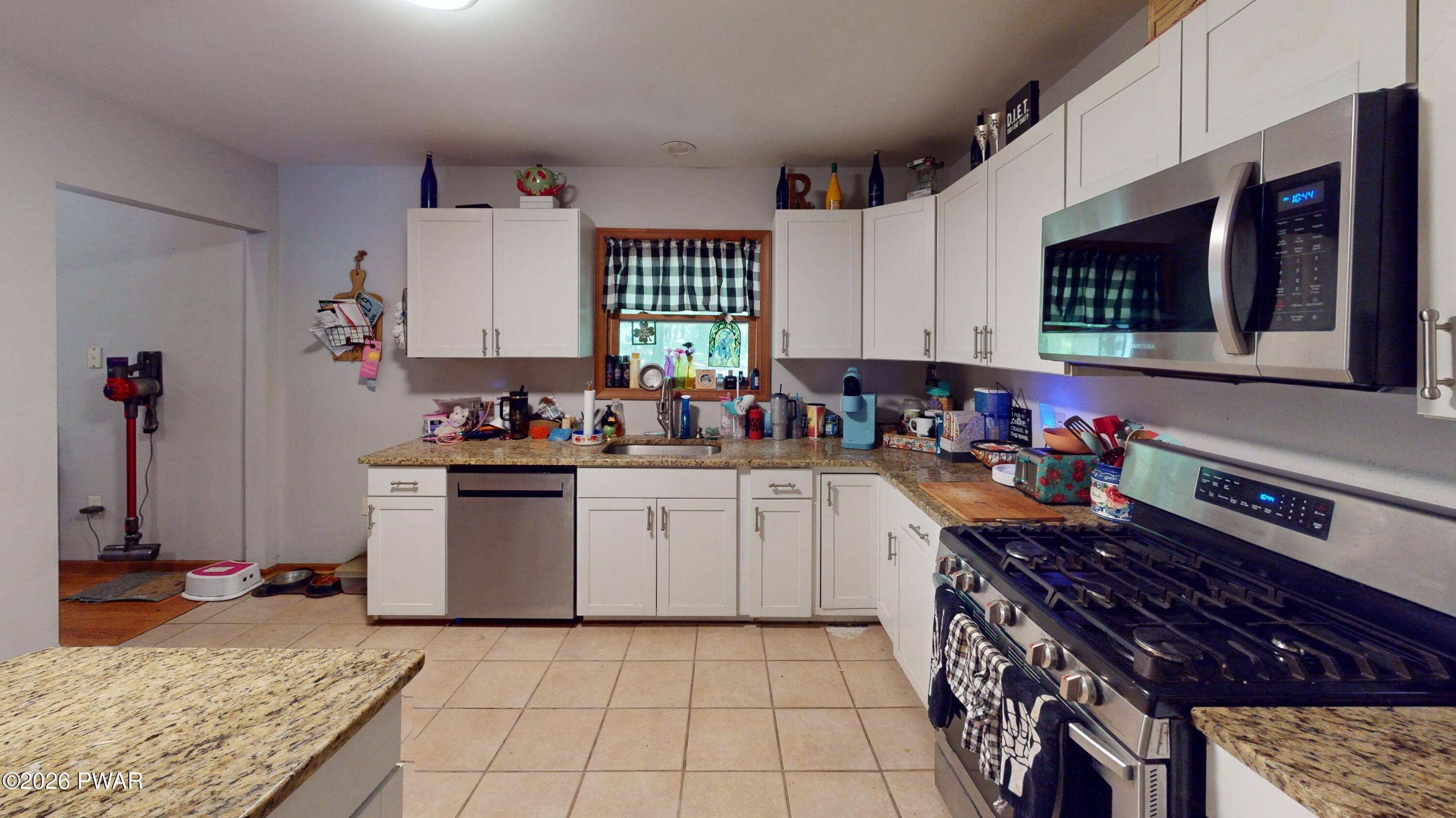 159 Segatti Circle Bushkill, PA 18324 - Photo 6 of 23