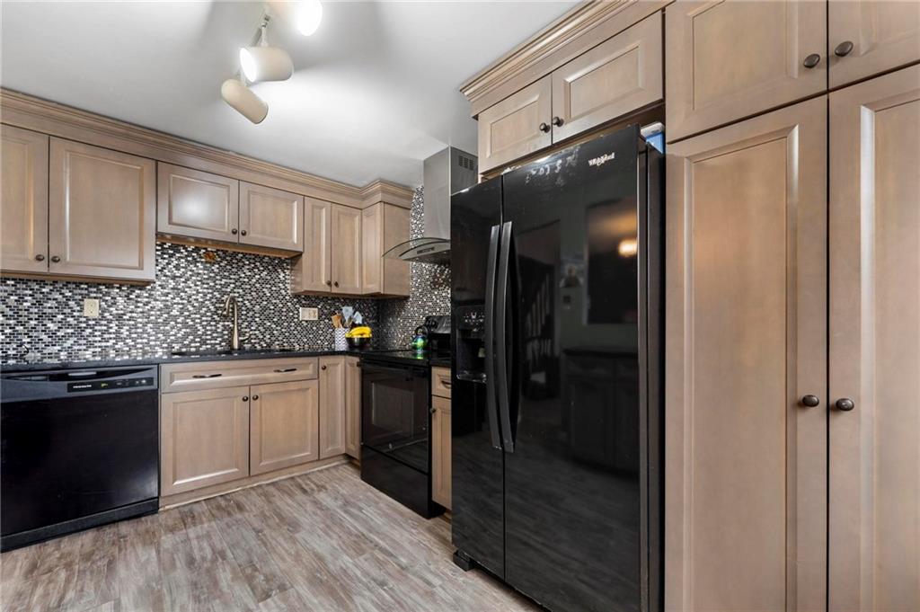 3106 Laurel Ridge Circle Bridgeville, PA 15017 - Photo 11 of 36