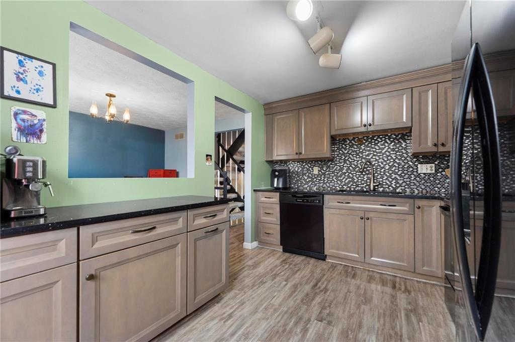 3106 Laurel Ridge Circle Bridgeville, PA 15017 - Photo 12 of 36