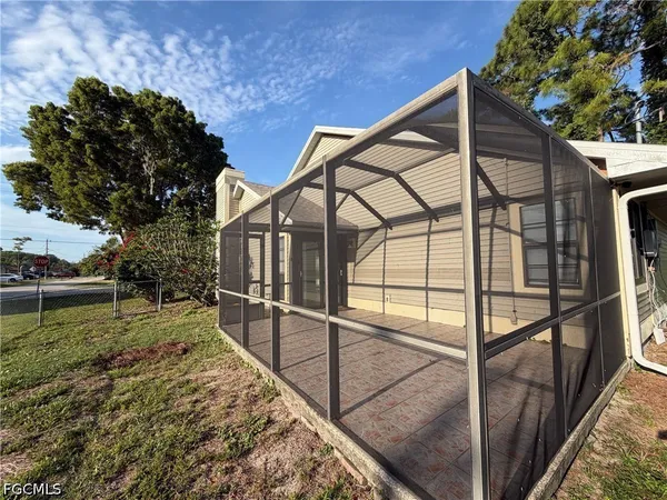 $2,300 | 9225 Pineapple Road, Fort Myers, FL 33967