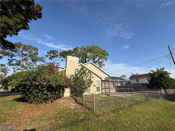 $2,300 | 9225 Pineapple Road, Fort Myers, FL 33967