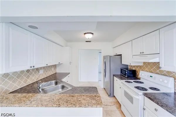 $2,300 | 9225 Pineapple Road, Fort Myers, FL 33967