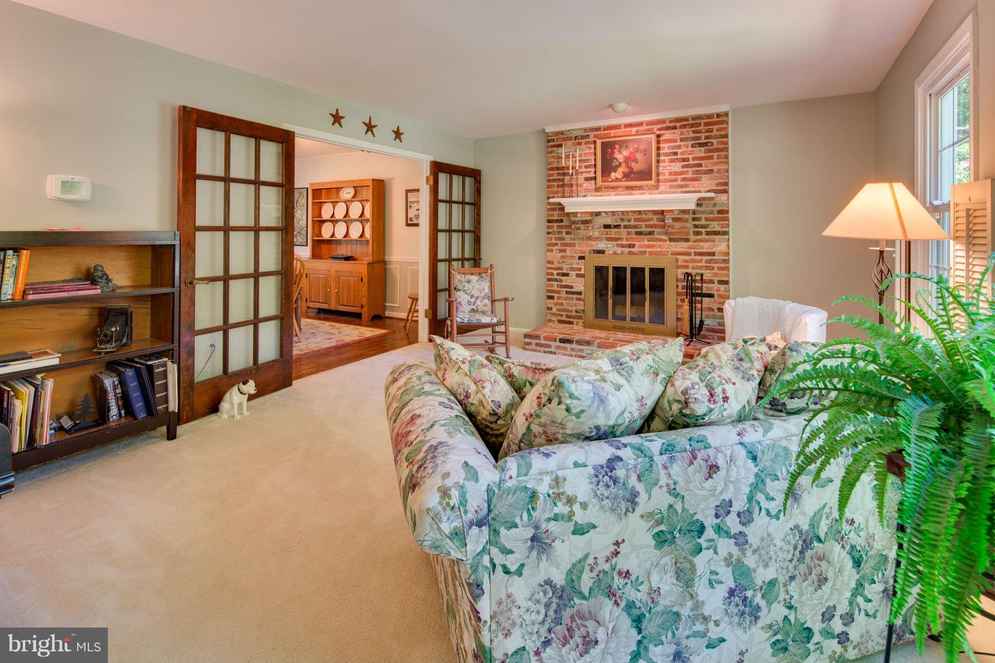 6900 Rawhide Ridge Columbia, MD 21046 - Photo 4 of 30 Living Room