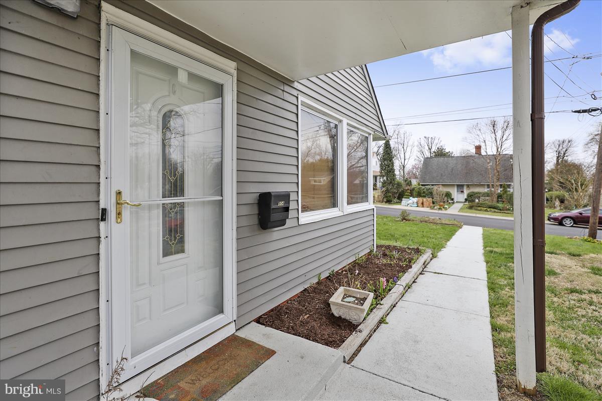 9904 Dilston Road Silver Spring, MD 20903 - Photo 2 of 22 Exterior (Front)