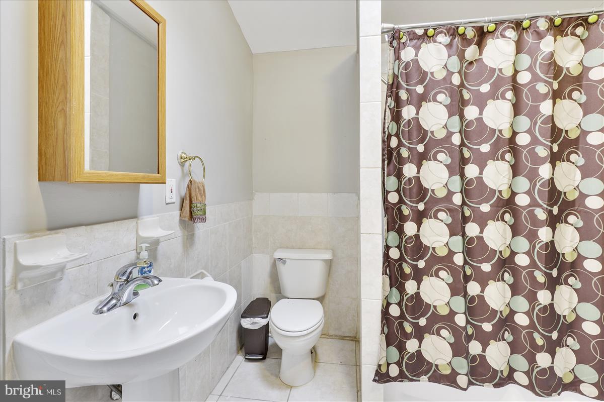 9904 Dilston Road Silver Spring, MD 20903 - Photo 12 of 22 Bath