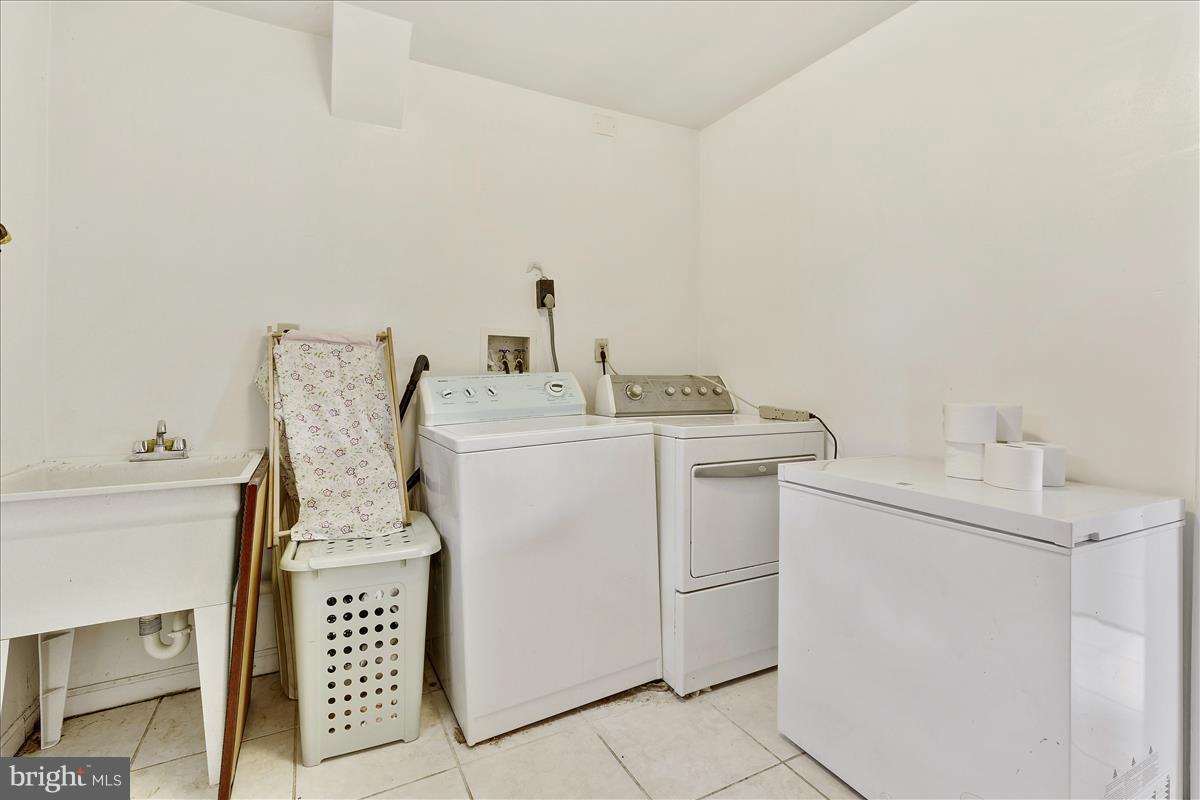 9904 Dilston Road Silver Spring, MD 20903 - Photo 13 of 22 Interior (General)