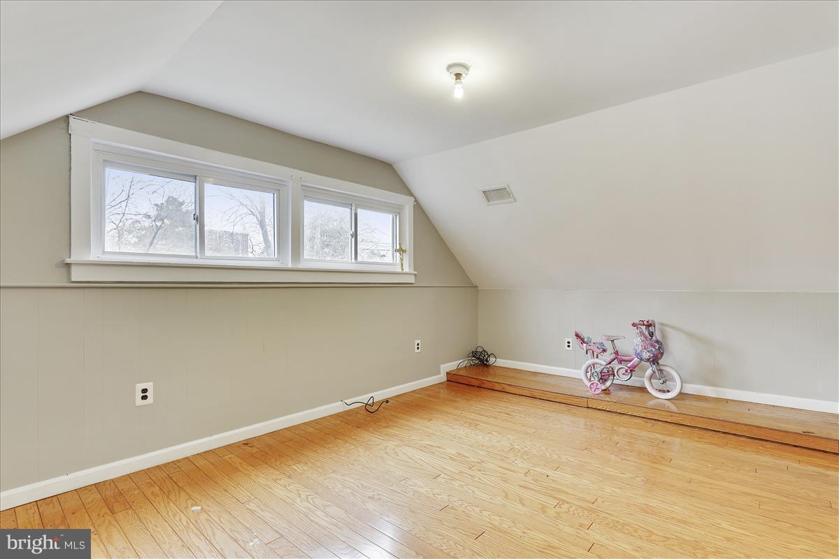 9904 Dilston Road Silver Spring, MD 20903 - Photo 18 of 22 Bedroom