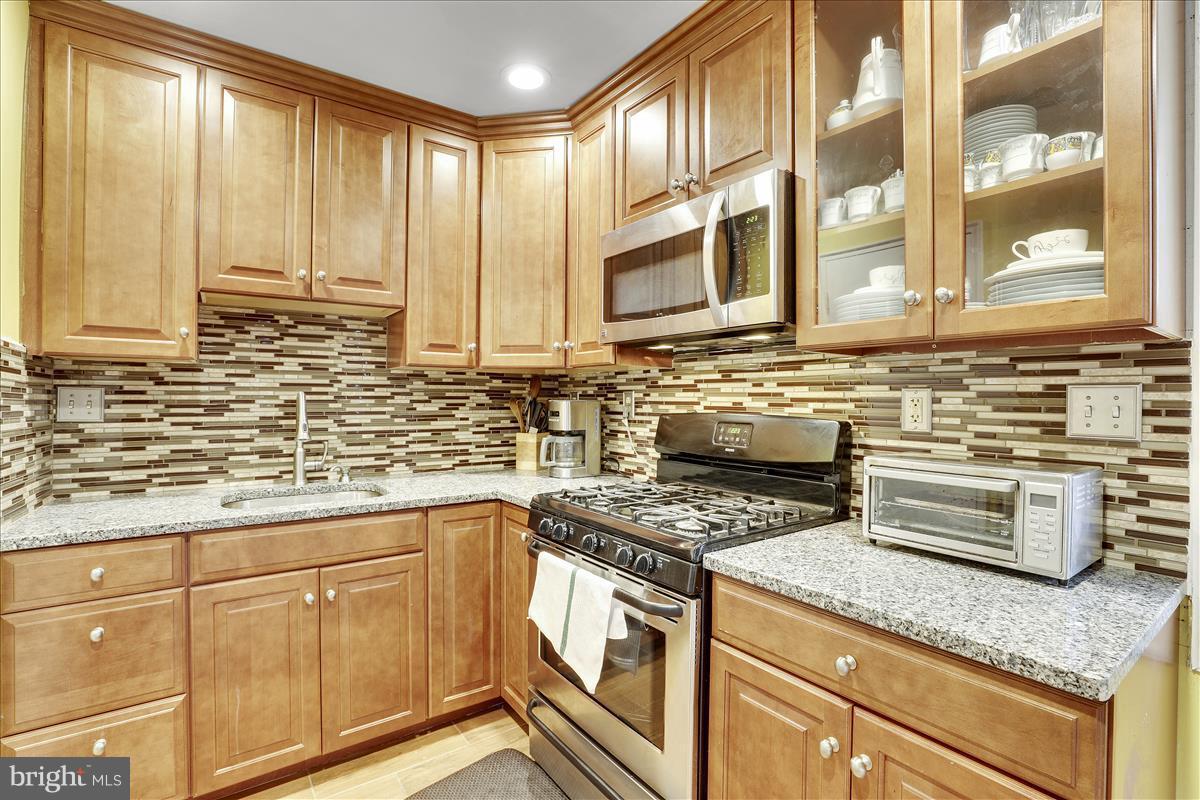 9904 Dilston Road Silver Spring, MD 20903 - Photo 4 of 22 Kitchen