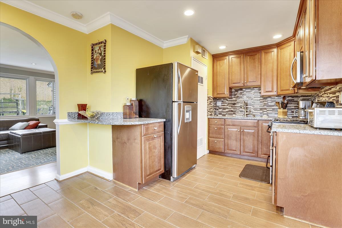 9904 Dilston Road Silver Spring, MD 20903 - Photo 6 of 22 Kitchen