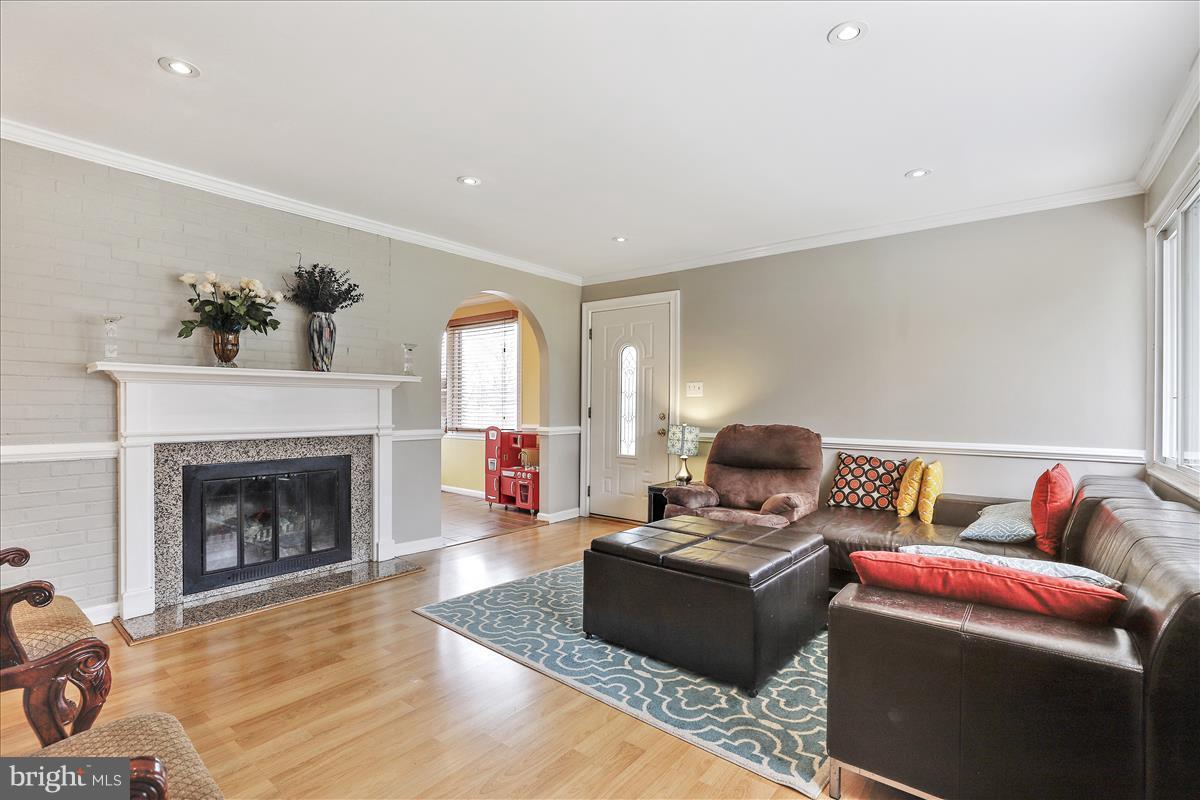 9904 Dilston Road Silver Spring, MD 20903 - Photo 8 of 22 Living Room