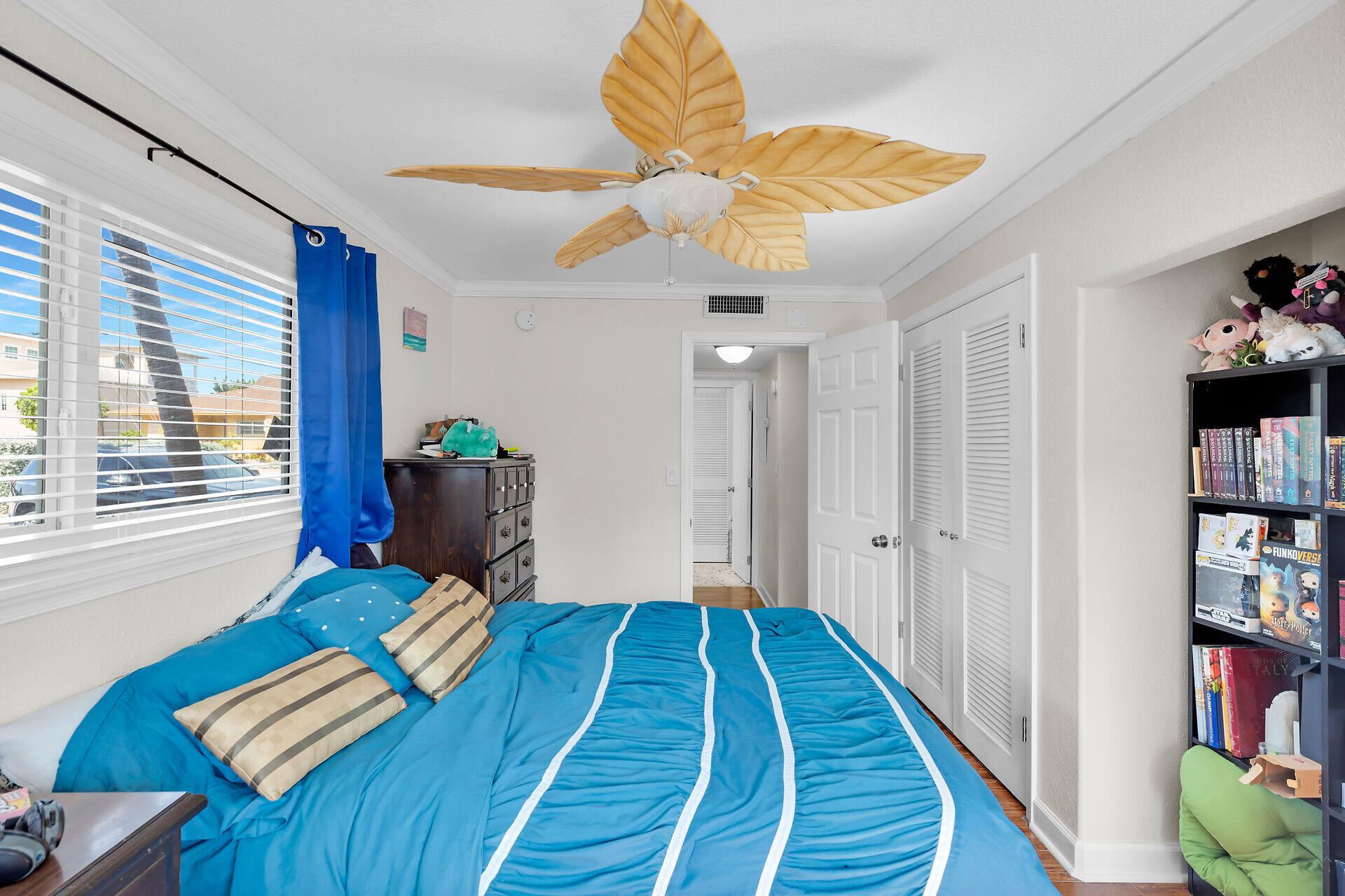 1215 97th Street, Unit 6 Marathon, FL 33050 - Photo 10 of 20 a bedroom with furniture and a book shelf