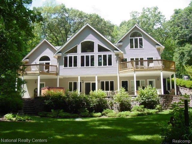 8750 Tipsico Lake Road Holly, MI 48442 - Photo 2 of 25 Lakeside