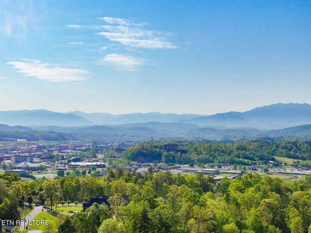 $380,000 | 1140 Crestview Drive, Pigeon Forge, TN 37863