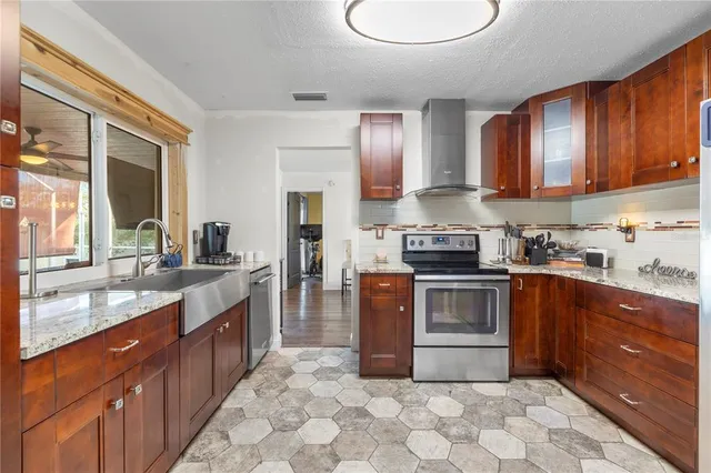 $499,900 | 2843 Oak Tree Lane, Palm Harbor, FL 34684