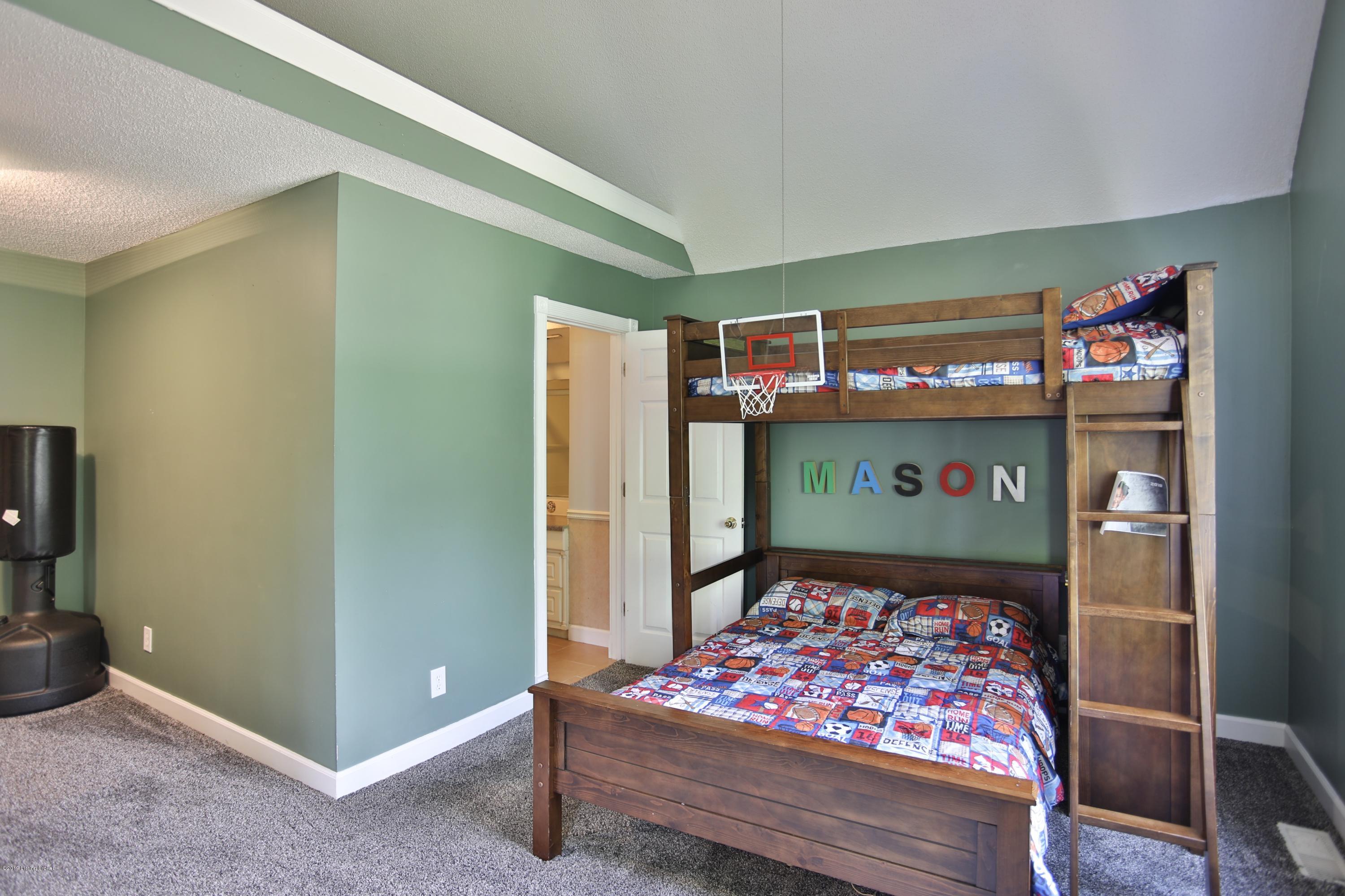 1605 Riverside Drive Prospect, KY 40059 - Photo 15 of 36 Second floor bedroom with with attached full bath.