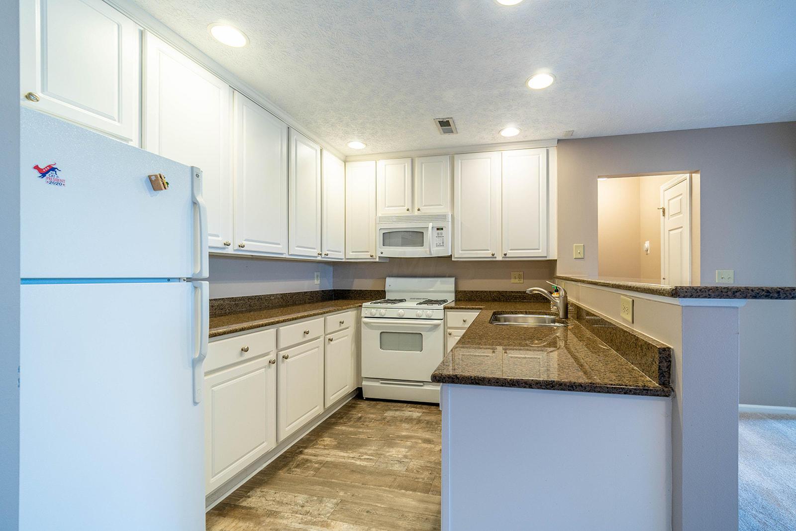 5301 Stonemeadow Avenue, Unit F Columbus, OH 43220 - Photo 3 of 21