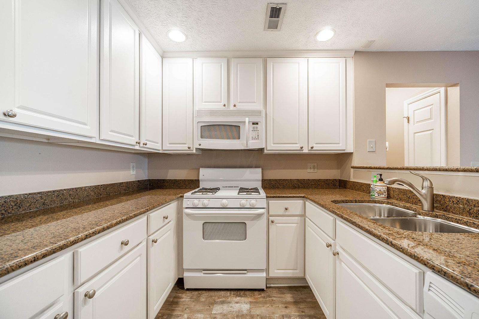 5301 Stonemeadow Avenue, Unit F Columbus, OH 43220 - Photo 4 of 21