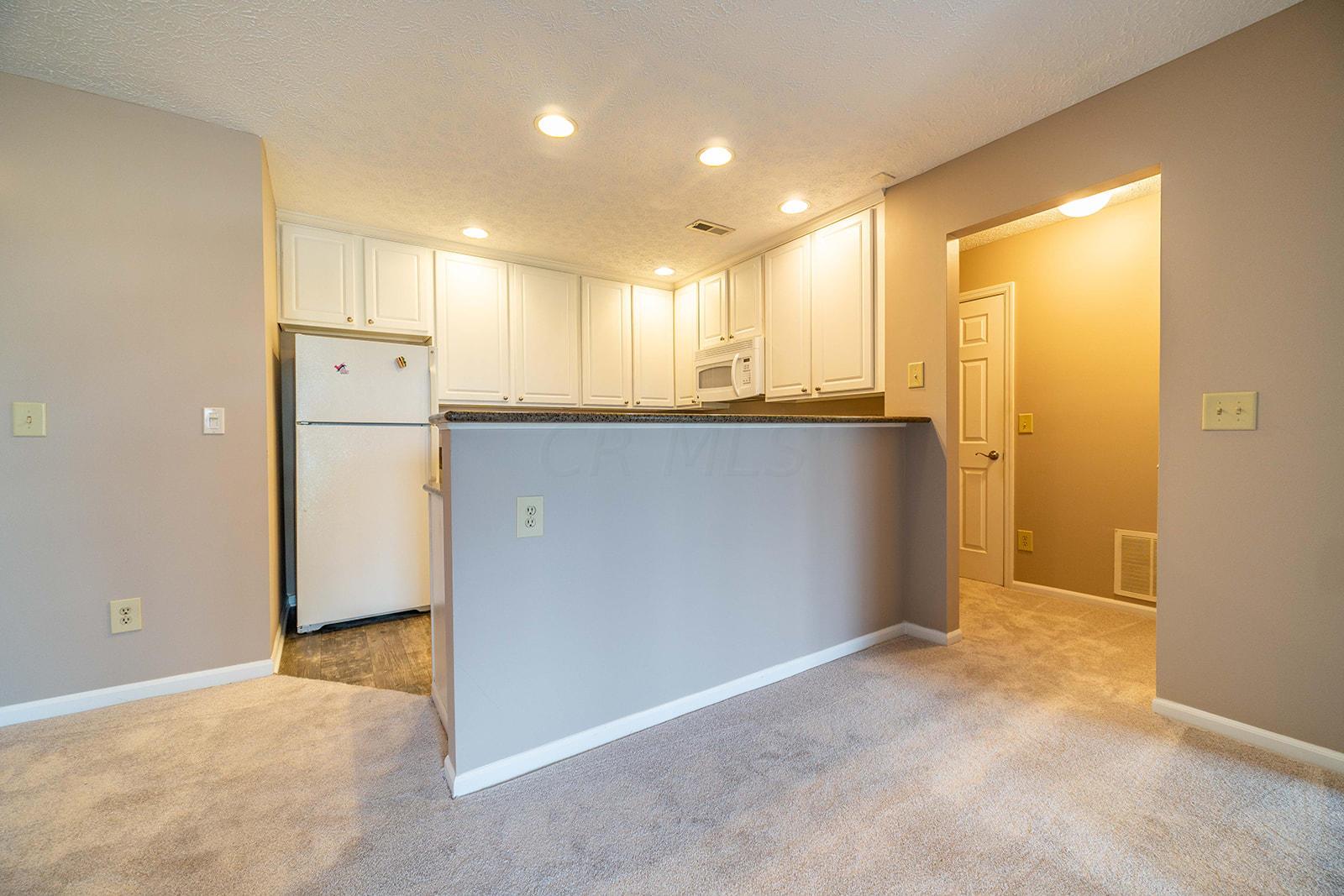 5301 Stonemeadow Avenue, Unit F Columbus, OH 43220 - Photo 5 of 21