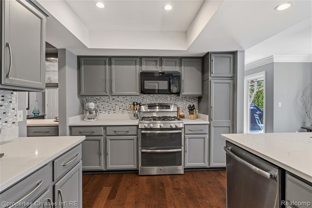 1695 Huntington Park Rochester Hills, MI 48309 - Photo 18 of 54