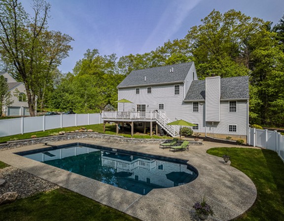 7 West Shore Road Merrimac, MA 01860 - Photo 4 of 27 Gallery Image 4