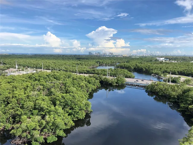 $695,000 | 16385 Biscayne Boulevard, Unit 3003, North Miami Beach, FL 33160