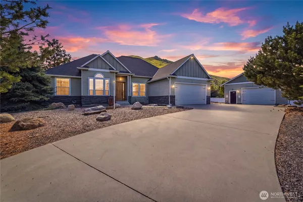$739,900 | 308 Kray Ike Court, Wenatchee, WA 98801