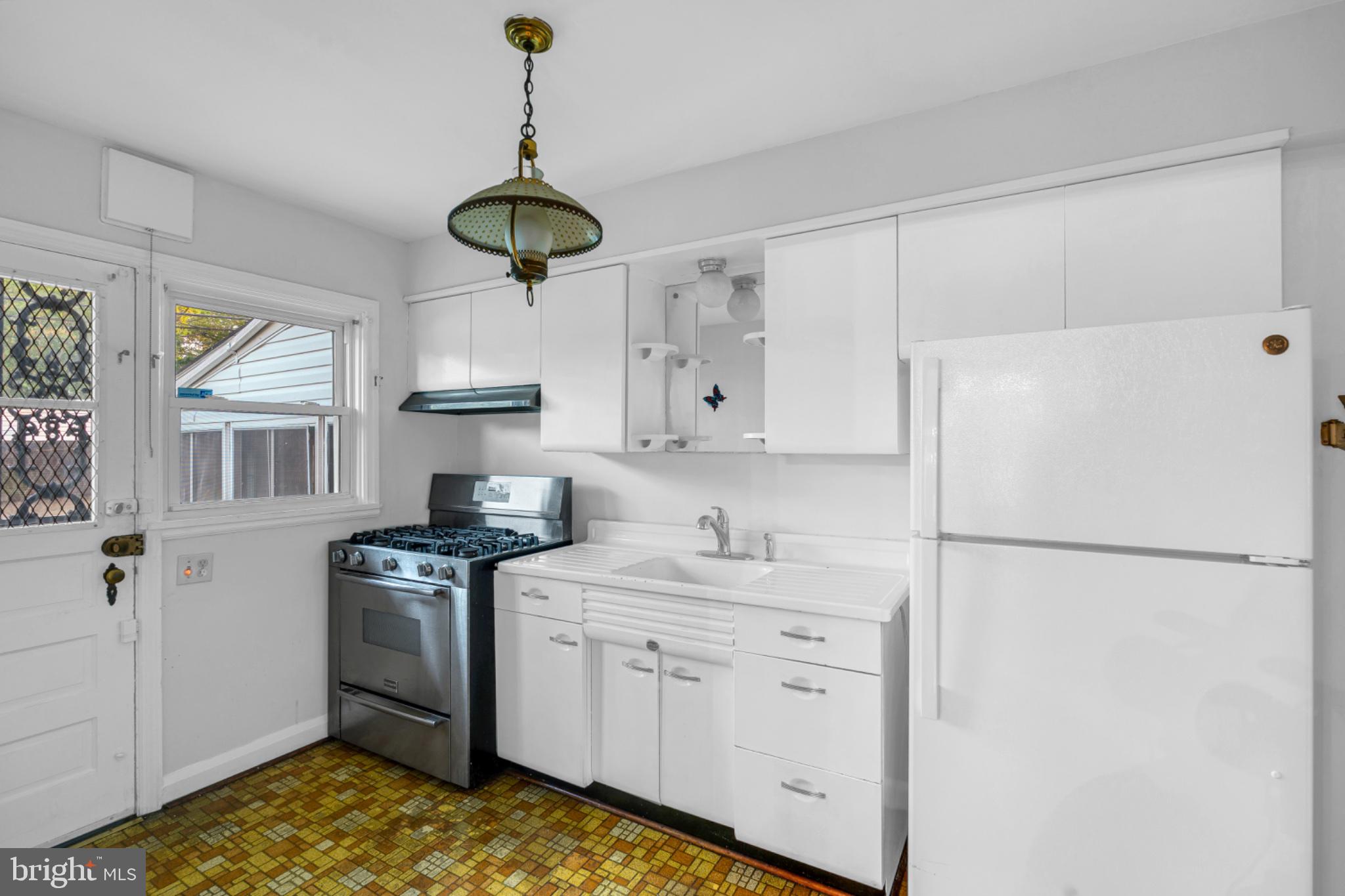 4513 Rokeby Road Baltimore, MD 21229 - Photo 10 of 38 Gallery Image 10