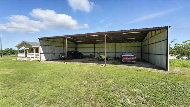 $2,500,000 | 2410 Fm 1680, Flatonia, TX 78941