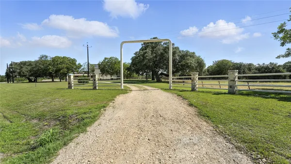 $2,500,000 | 2410 Fm 1680, Flatonia, TX 78941