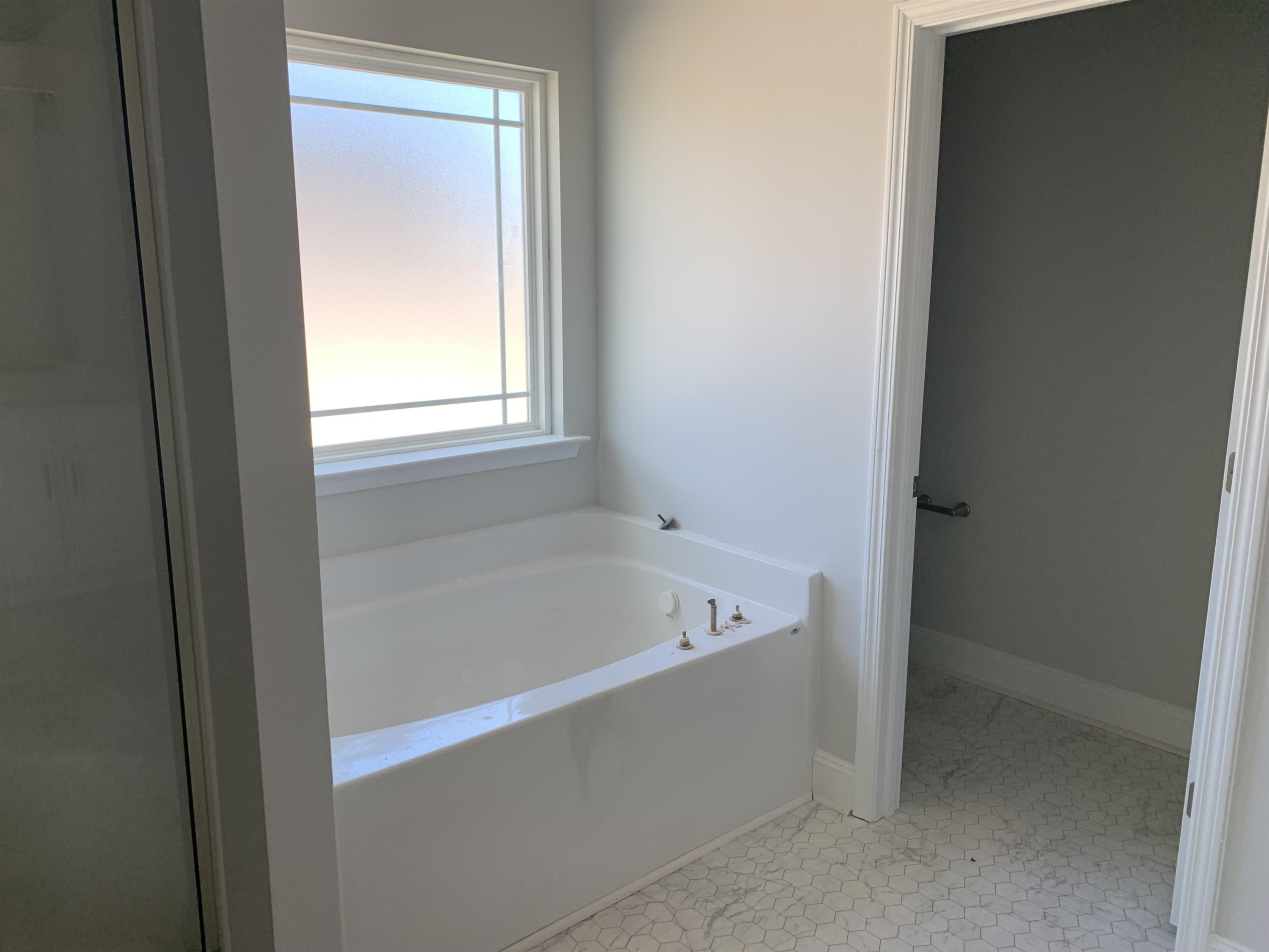 8566 Shallow Crk Trail Bailey, NC 27807 - Photo 16 of 20 a bath tub sitting next to a window