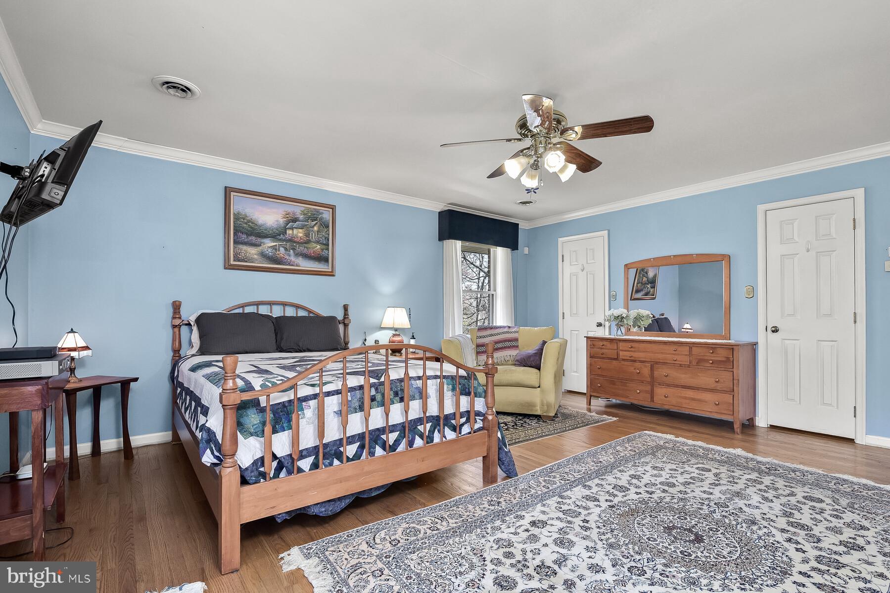 4530 Ten Oaks Road Dayton, MD 21036 - Photo 23 of 49 Large primary bedroom w/ceiling fan, crown
