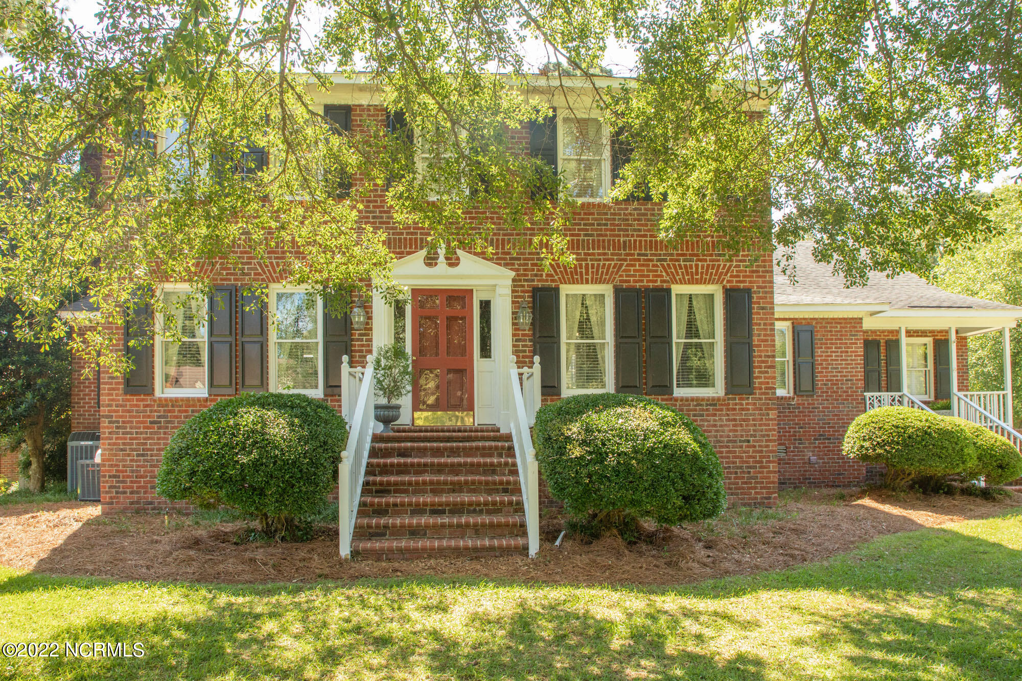 801 Lake Pointe Road New Bern, NC 28562 - Photo 1 of 40 Front