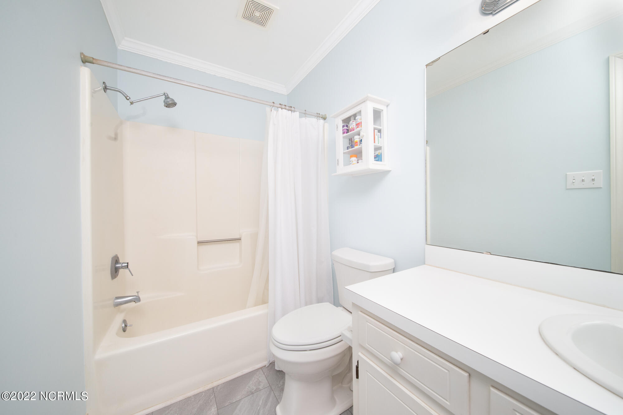 801 Lake Pointe Road New Bern, NC 28562 - Photo 17 of 40 Master Bathroom