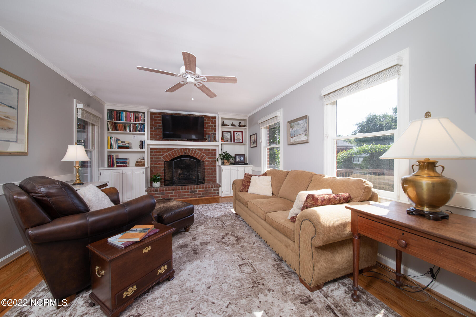 801 Lake Pointe Road New Bern, NC 28562 - Photo 2 of 40 Living Room