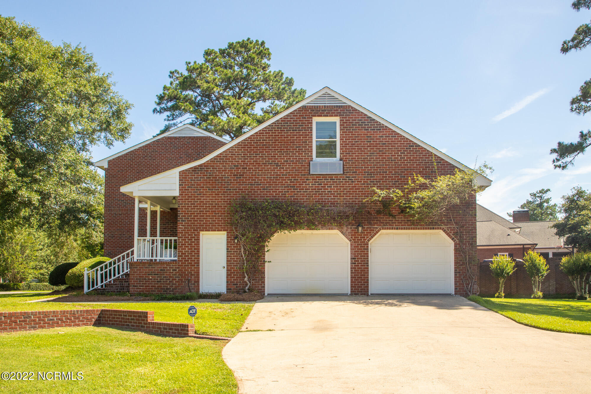 801 Lake Pointe Road New Bern, NC 28562 - Photo 23 of 40 Garage