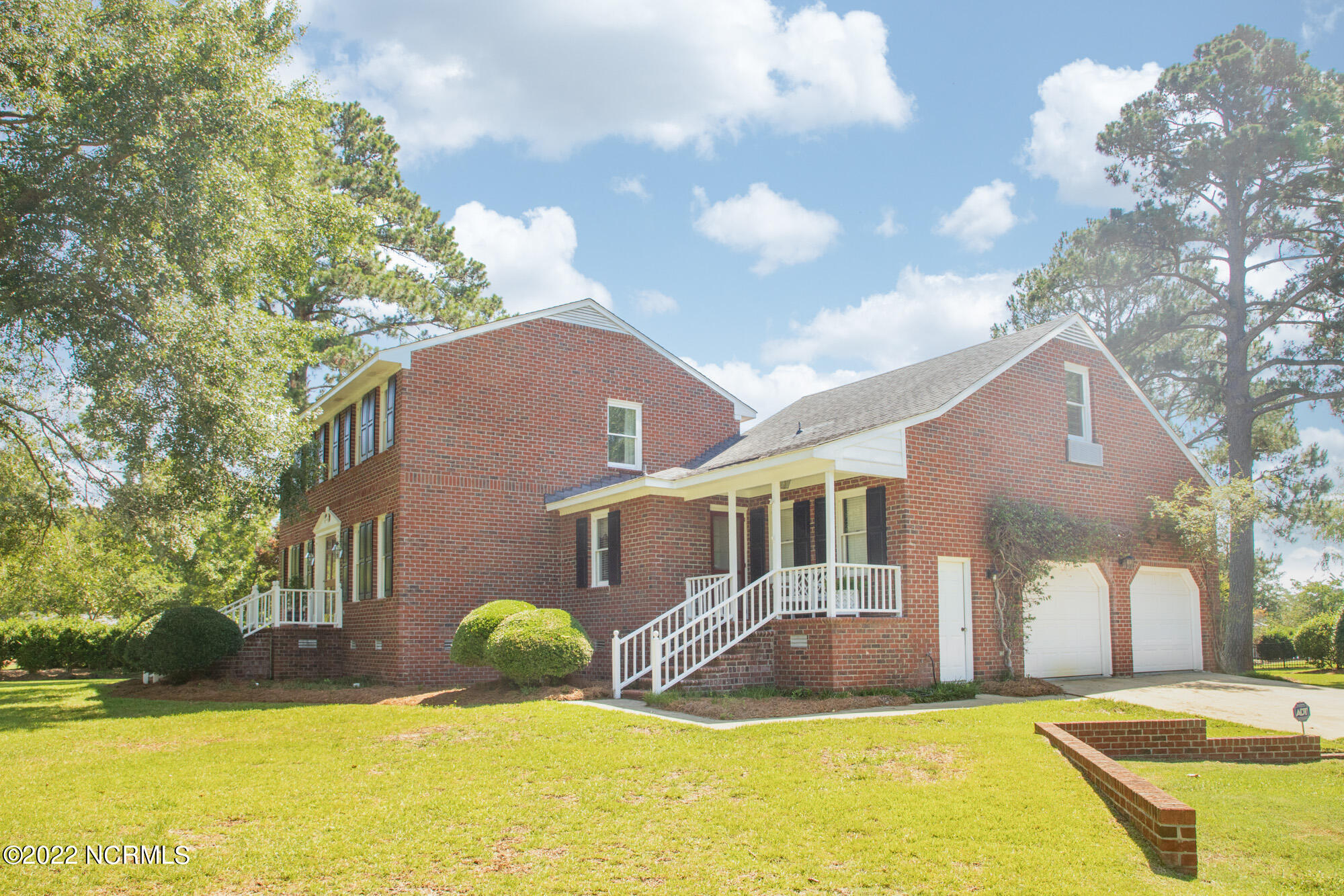 801 Lake Pointe Road New Bern, NC 28562 - Photo 5 of 40 Front