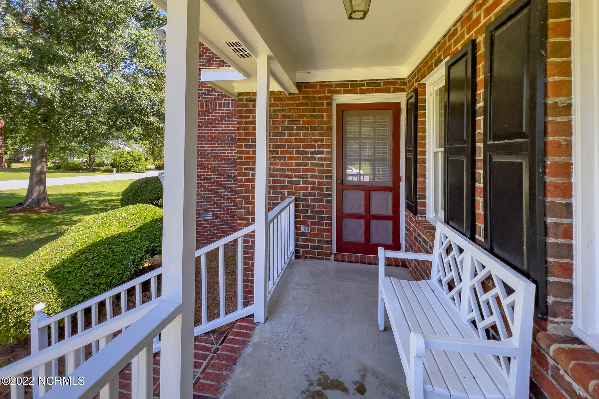 801 Lake Pointe Road New Bern, NC 28562 - Photo 7 of 40 Front