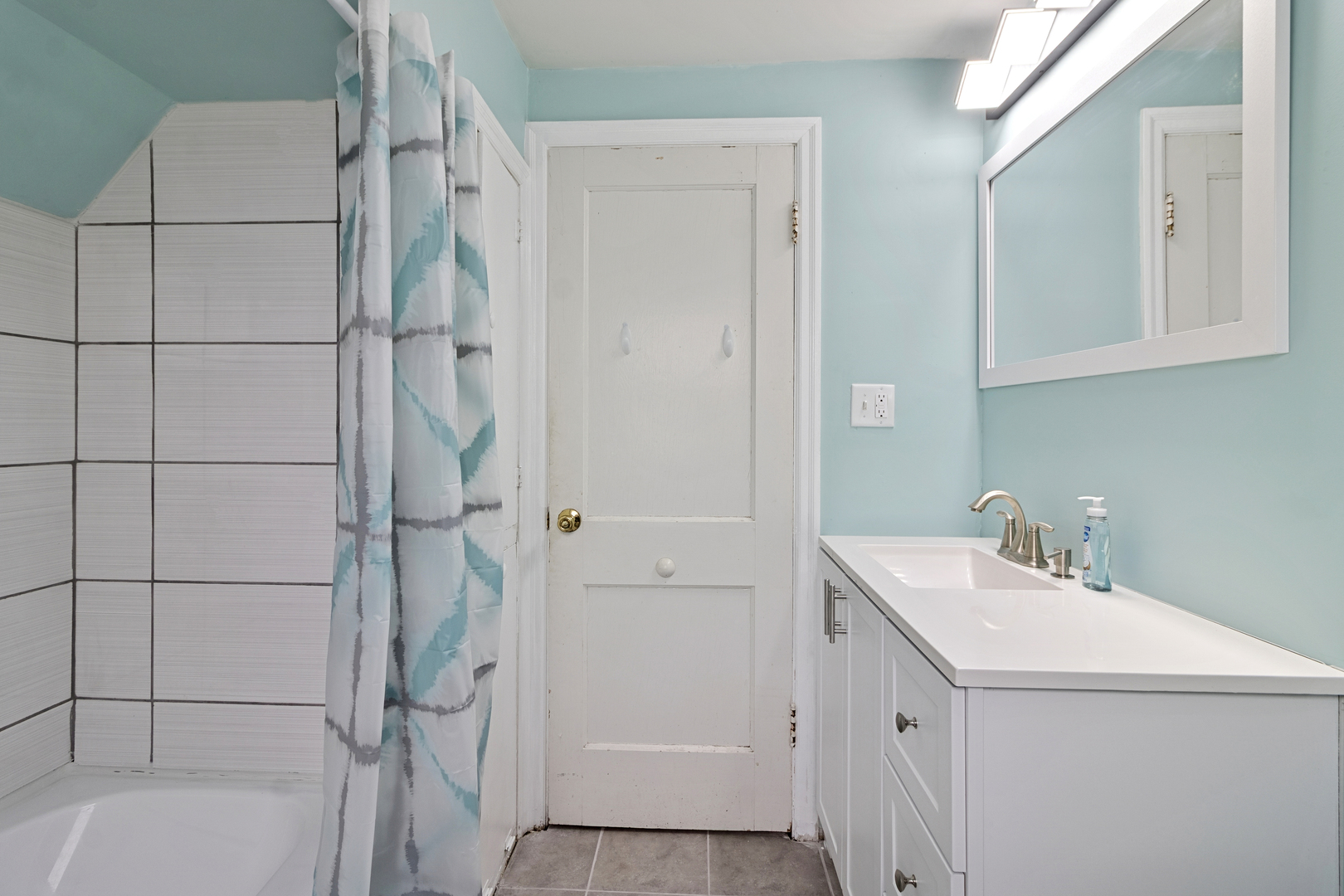 139 Elm Street DeKalb, IL 60115 - Photo 16 of 20 a bathroom with a sink and a mirror