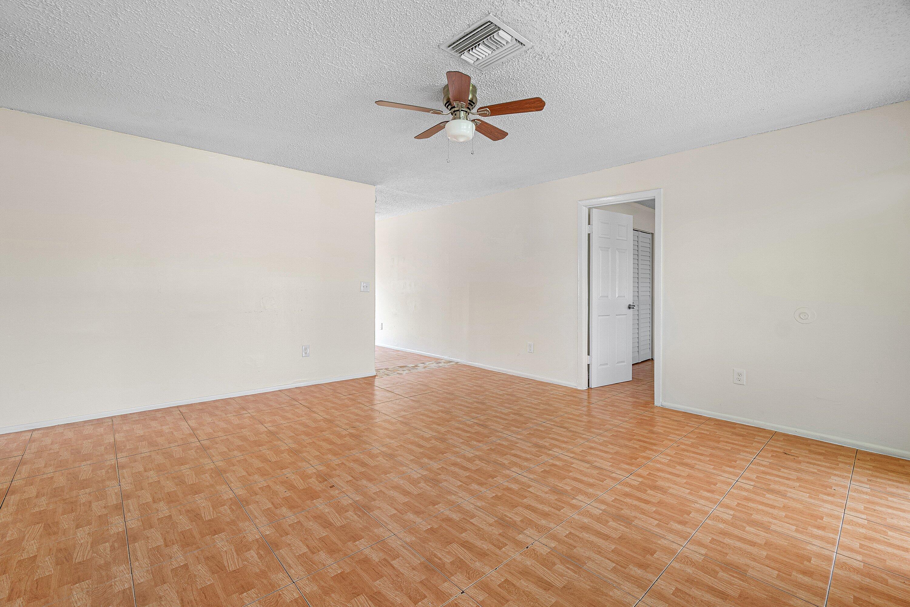 4766 Gulfstream Road Lake Worth, FL 33461 - Photo 5 of 24 005-4766GulfstreamRoad-LakeWorthBeach-FL