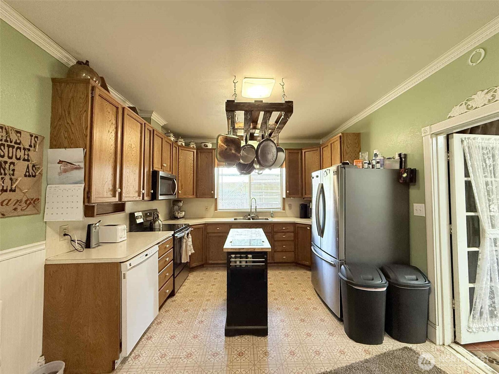 15 Heise Road South Elma, WA 98541 - Photo 7 of 40 a kitchen with refrigerator and window